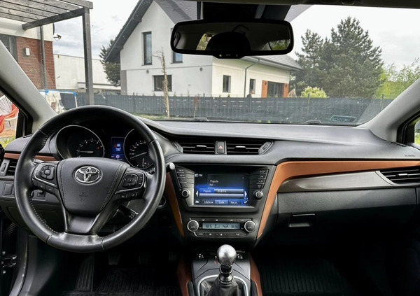 Toyota Avensis cena 72000 przebieg: 64115, rok produkcji 2016 z Świecie małe 22